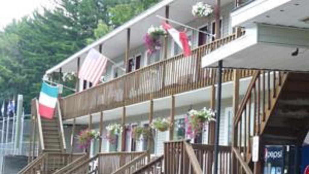 Legacy Inn & Suites Of Lake George Buitenkant foto