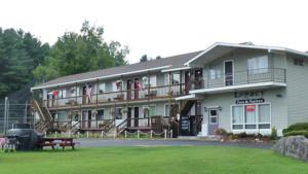 Legacy Inn & Suites Of Lake George Buitenkant foto