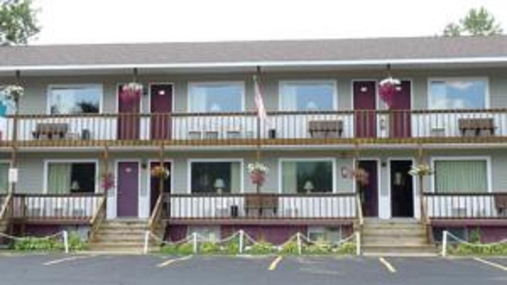 Legacy Inn & Suites Of Lake George Buitenkant foto