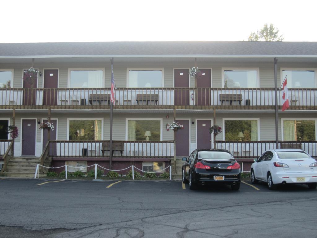 Legacy Inn & Suites Of Lake George Buitenkant foto